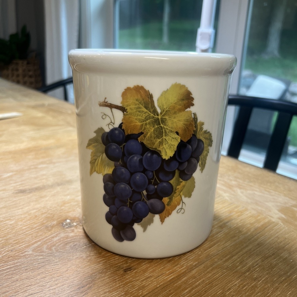 Cordon Bleu Ceramic Canister Grapes Pattern 8" Microwave Dishwasher Oven Safe